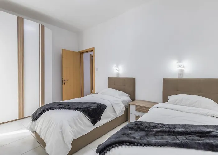 St Julians Aptartment 2 *