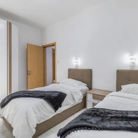 St Julians Aptartment 2 *