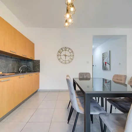 St Julians Aptartment 2 *