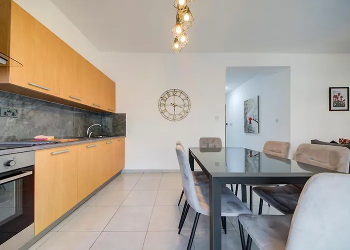 St Julians Aptartment 2 *