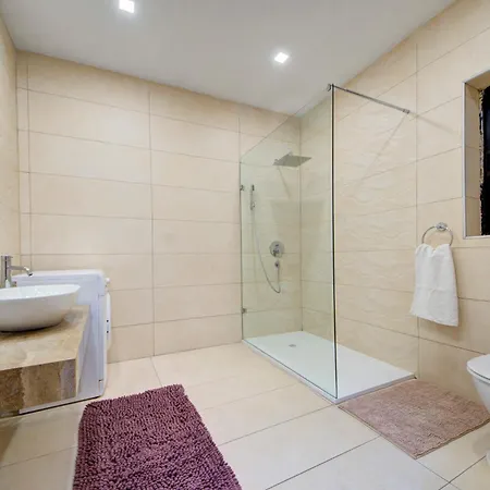 St Julians Aptartment 2 * Сент Джулианс